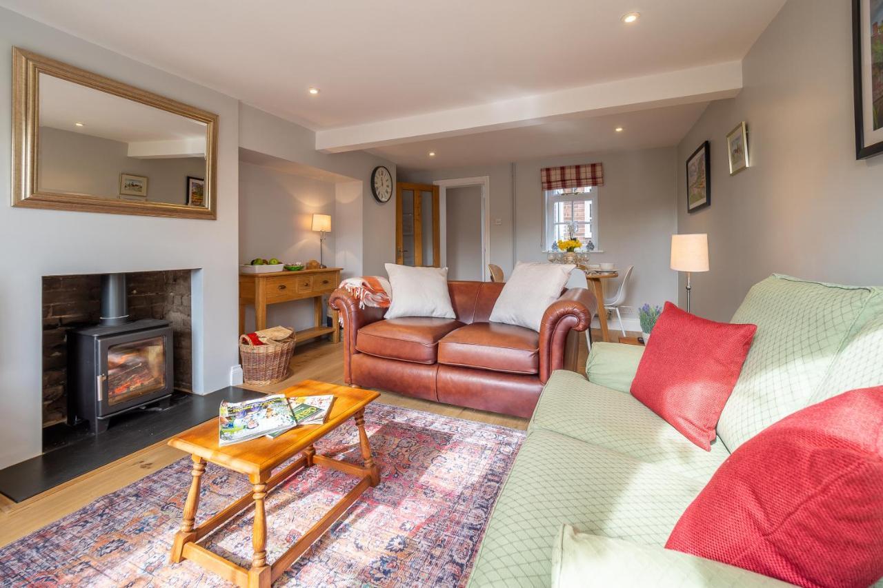 Adorable Cottage With A Log Burner In Heavenly Village - Constable Lodge Nayland Bagian luar foto