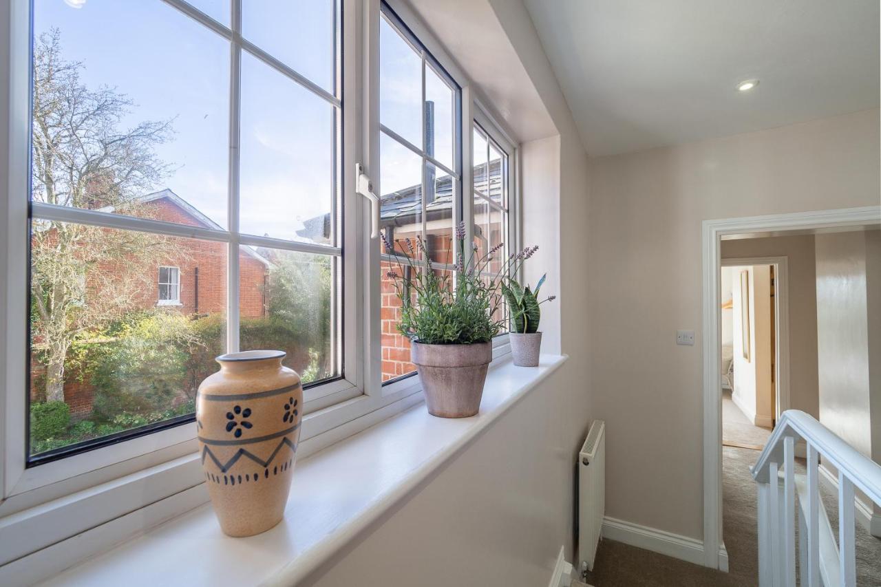 Adorable Cottage With A Log Burner In Heavenly Village - Constable Lodge Nayland Bagian luar foto