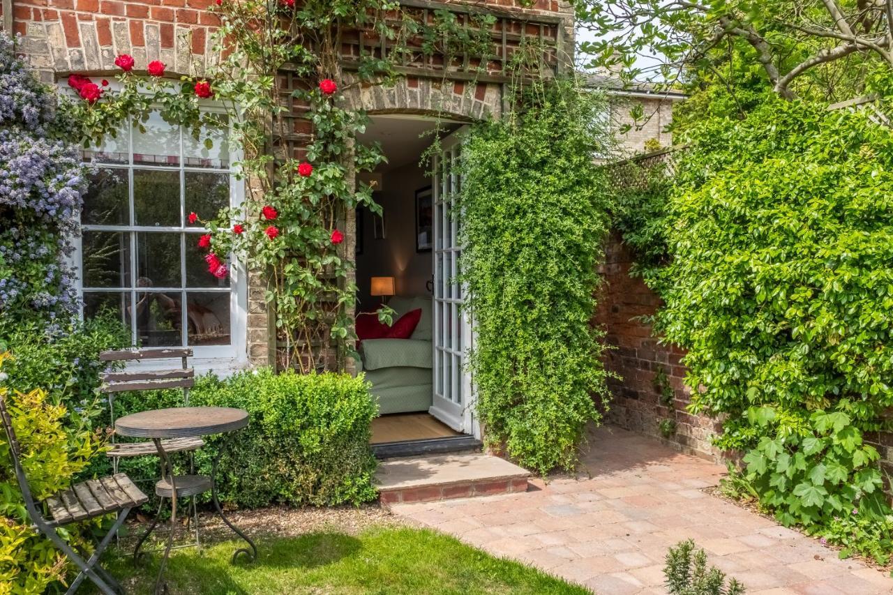 Adorable Cottage With A Log Burner In Heavenly Village - Constable Lodge Nayland Bagian luar foto